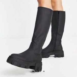 Chunky flat knee boots
